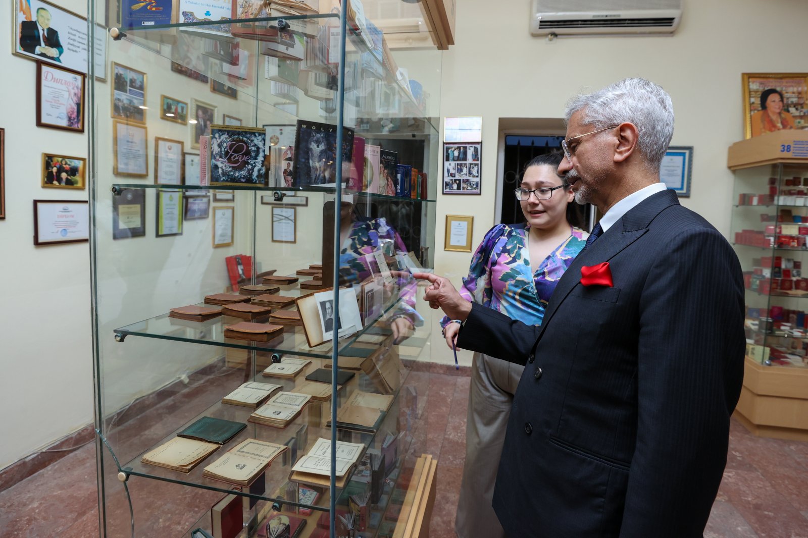 Dr S. Jaishankar, Honble External Affairs Minister of India vists the Miniature Books Museum in Baku-23.10.2026