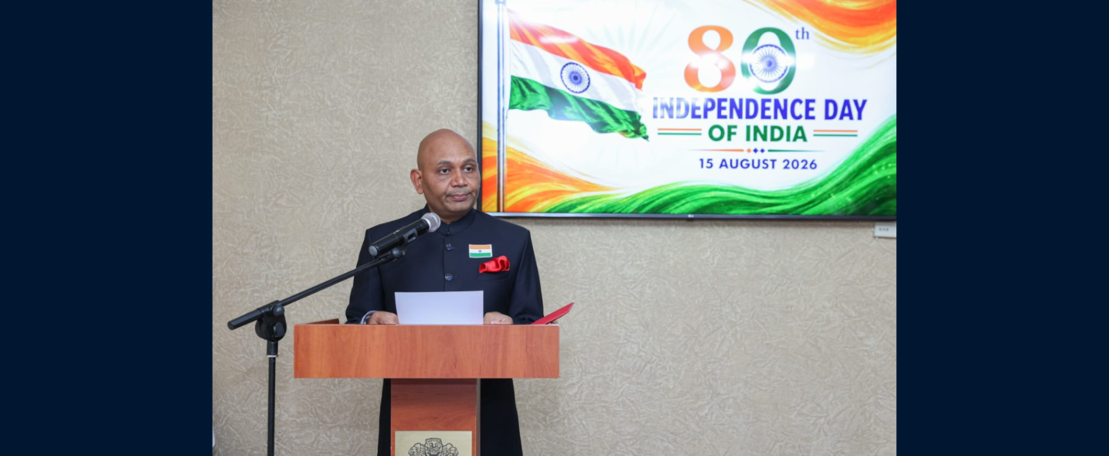 Ambassador adressing the gathering during Independence Day