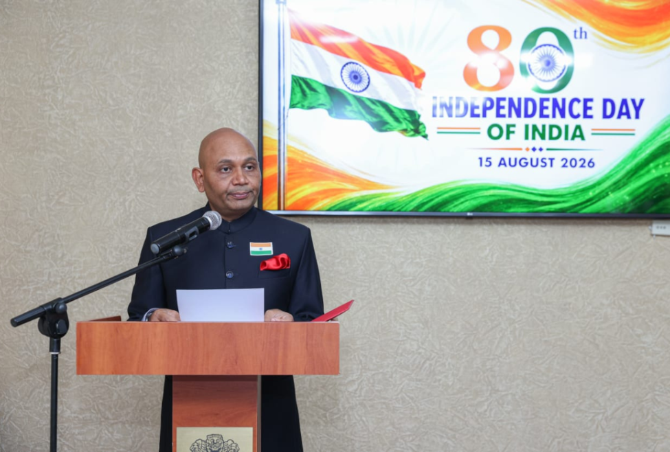 Ambassador adressing the gathering during Independence Day