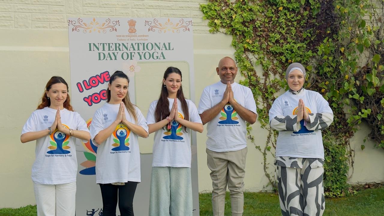 Embassy of India in Baku Conducts a Special Power Yoga Session for the journalists and social media influencers led by Ambassador Abhay Kumar