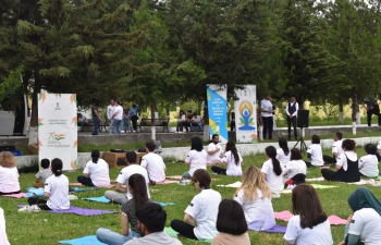 As part of IDY 2022 celebrations in Azerbaijan, the Mission in association with the Azerbaijan Youth Foundation and The Art of Living, organized a YOGA session at the Azerbaijan State Pedagogical University, Guba on 07 June 2022, 5th of its 12 planned IDY 2022 events.
